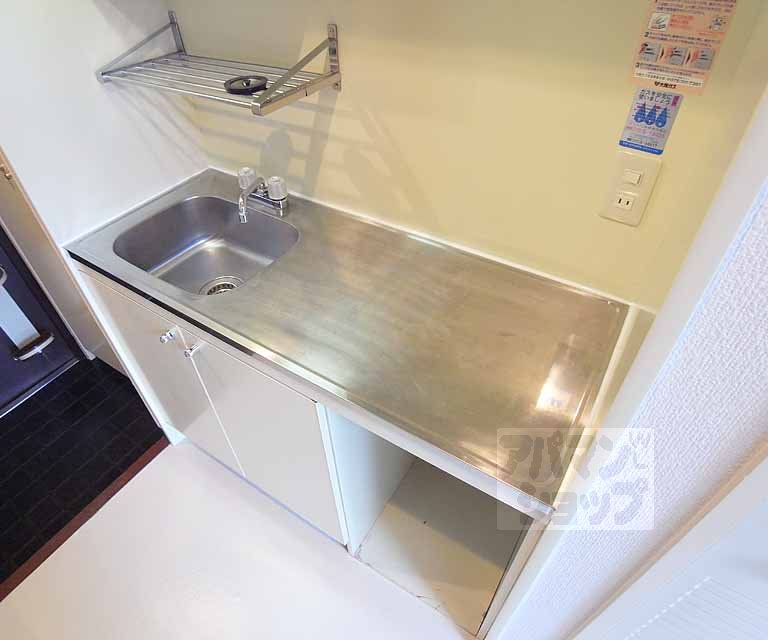 Kitchen. You can use comfortably.