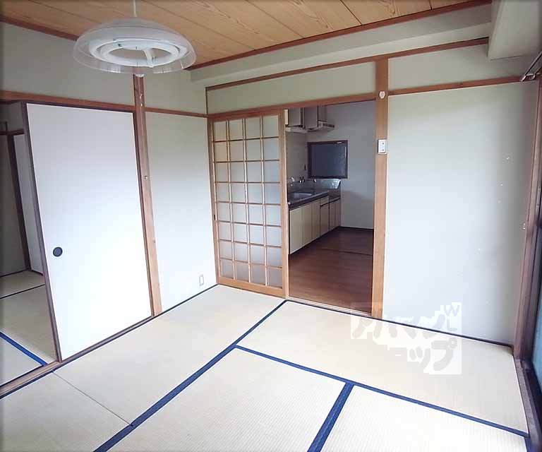 Living and room. Is a Japanese-style room.