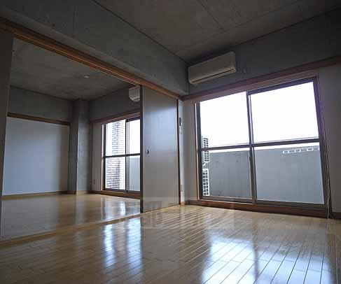 Living and room. Day is good!