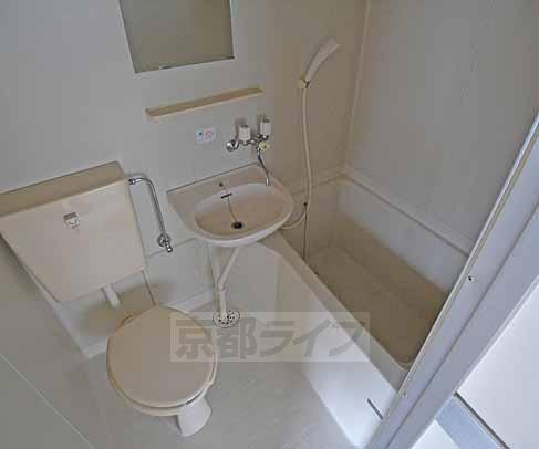 Bath. Cleaning a breeze in the unit bus.