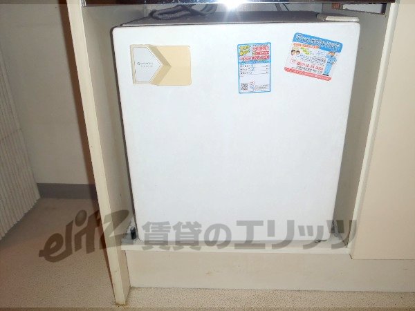 Other room space. Refrigerator yard