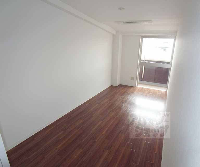 Living and room. Is another of Western-style.