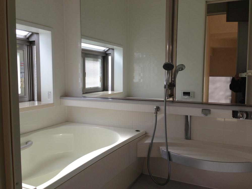 Bathroom. Indoor (March 2013) Shooting