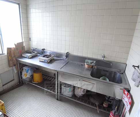 Kitchen. Let's make the rice with everyone