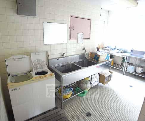 Other room space. Laundry here