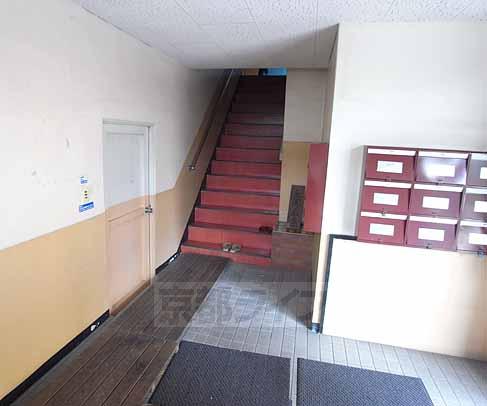 Other room space. It has a two-legged system