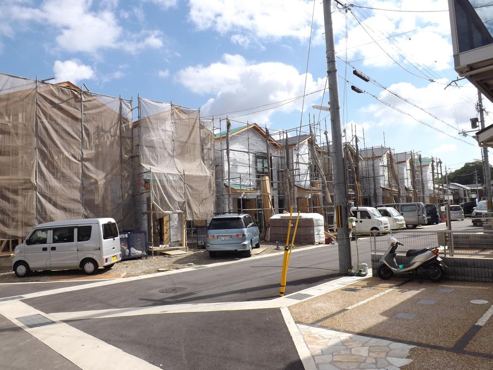 Local photos, including front road. Local architecture during photo Phase 1 is followed second stage first-come-first-served basis during the reception