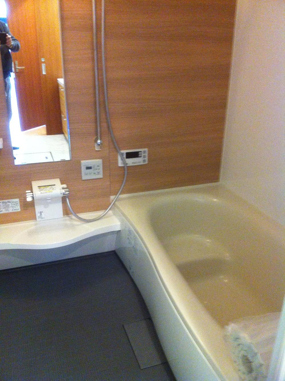 Bathroom. Indoor (11 May 2013) Shooting