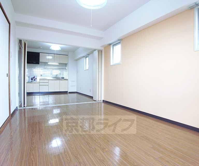 Living and room. You can shuttle run!