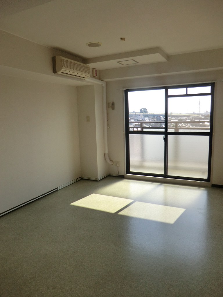 Living and room. Large living ☆