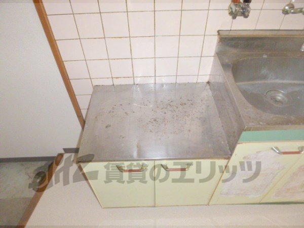 Kitchen. Stove Storage