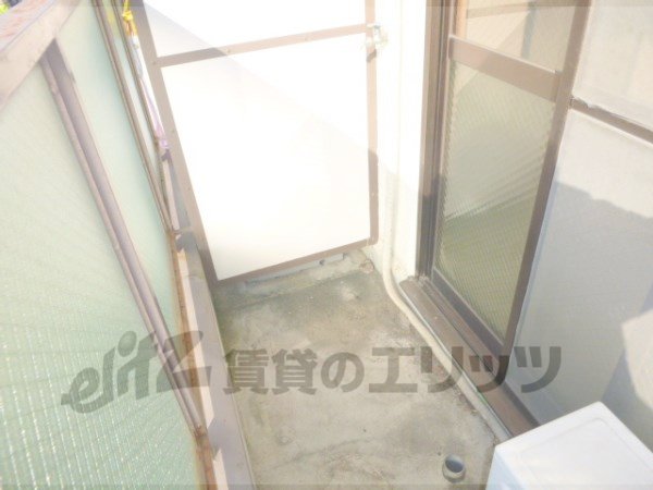 Other room space. Refrigerator yard