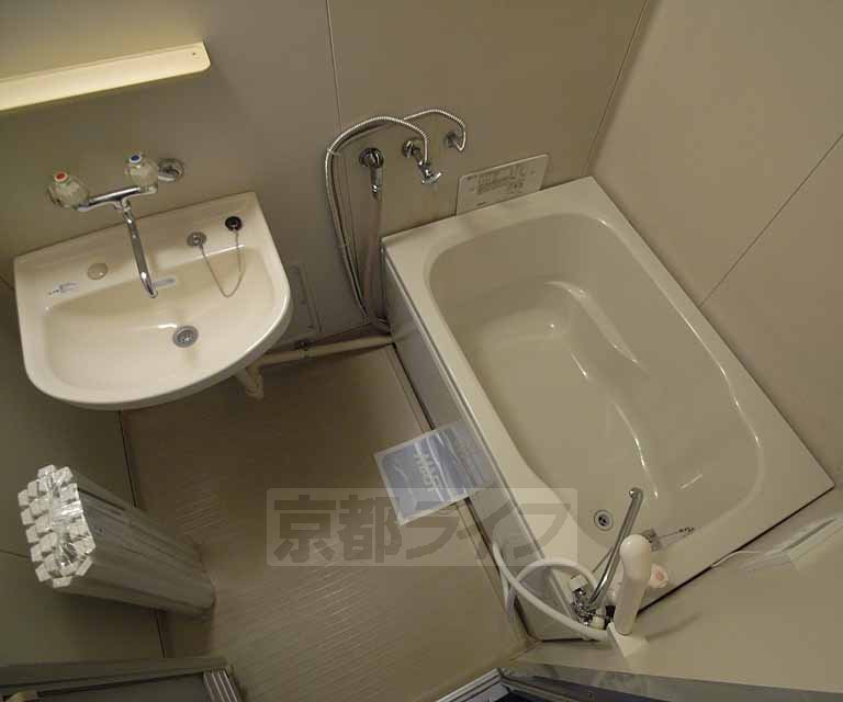 Bath. Beautiful bath.