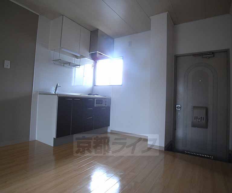 Living and room. Dining kitchen.