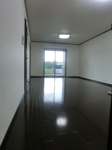 Living. Spacious living room Guests can relax at a sofa