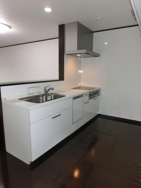 Kitchen. Spacious kitchen