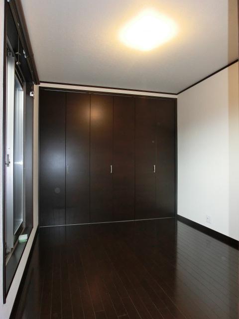 Non-living room. Closet is on the one side wall. 