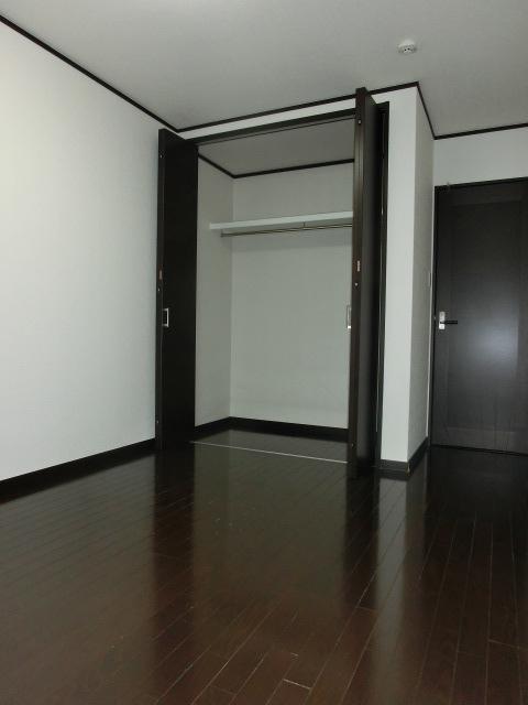 Non-living room. All the room in the storage space