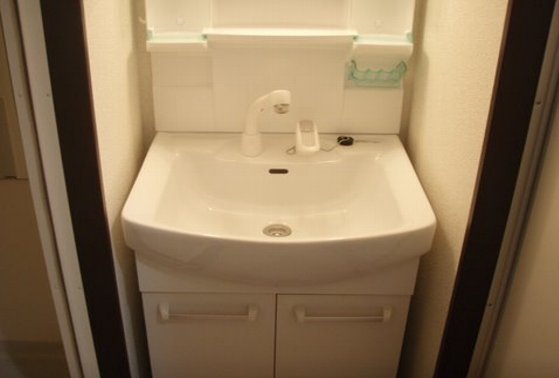 Washroom. Independent wash basin