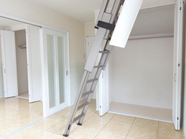 Non-living room. 3rd floor West 6 Pledge