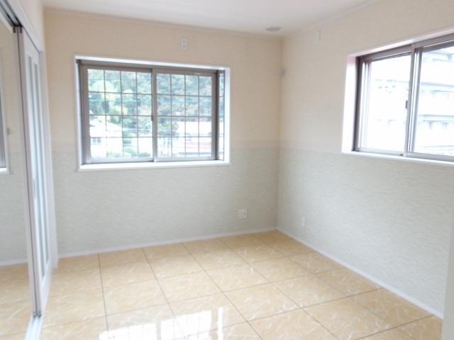 Non-living room. 3rd floor East 6 Pledge