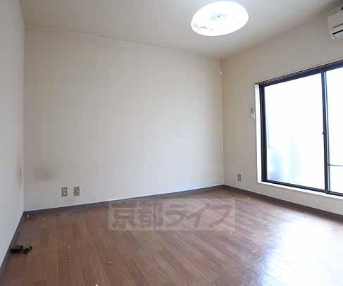 Living and room. This room there is a wide and spacious!