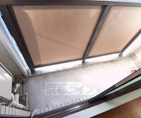 Balcony. You Jose firmly laundry in the veranda.