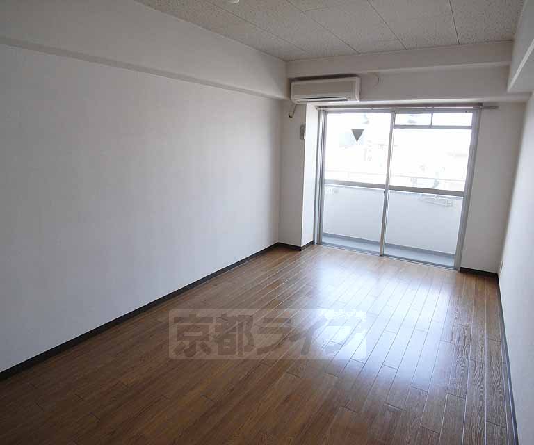 Living and room. Day also looks good.