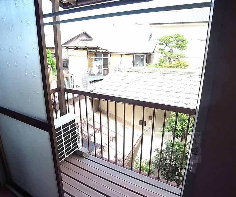 Balcony. It is a veranda.