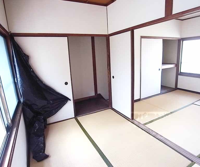 Living and room. It is a short Japanese-style me on the stairs.