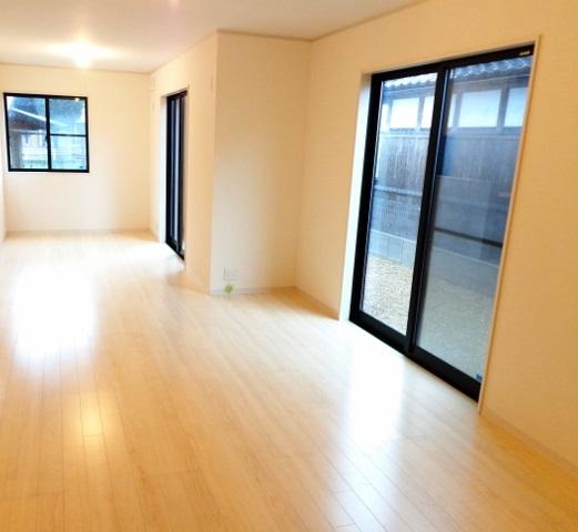 Same specifications photos (Other introspection). Same type other properties living