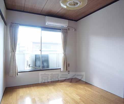 Living and room. Day is nice.