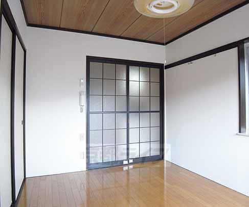 Living and room. There are door of the kitchen.