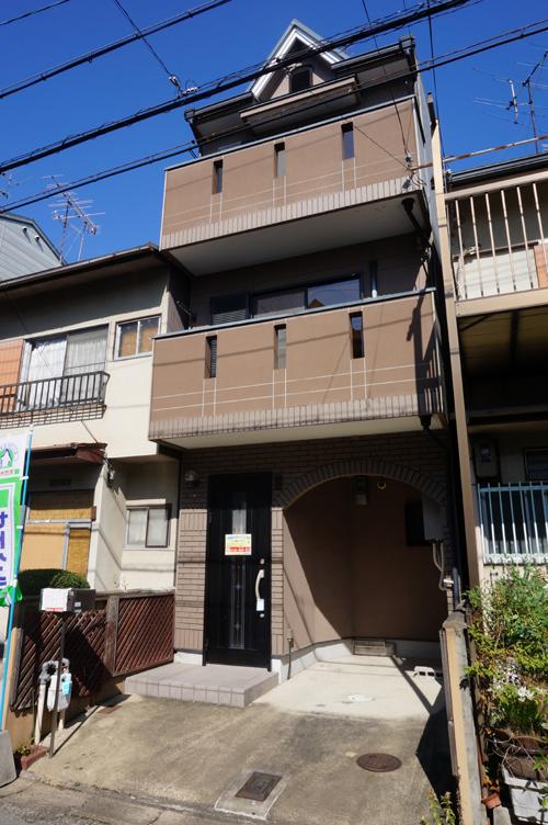 Local appearance photo. Local (11 May 2013) Shooting