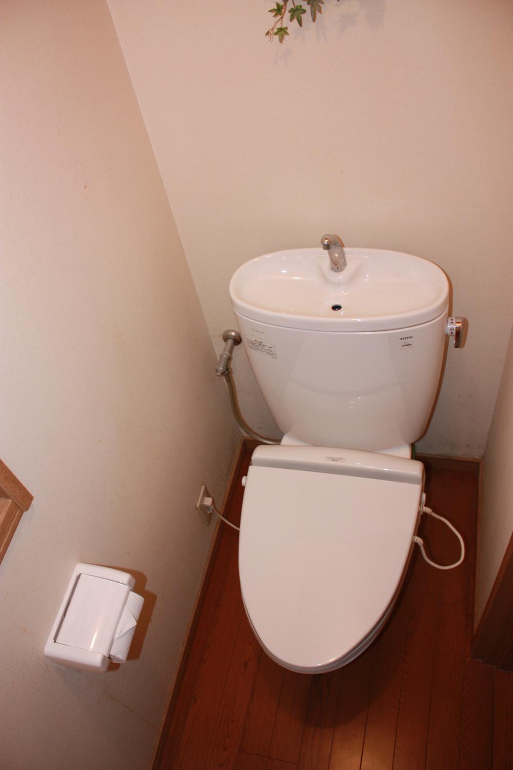 Toilet. Indoor (12 May 2013) Shooting