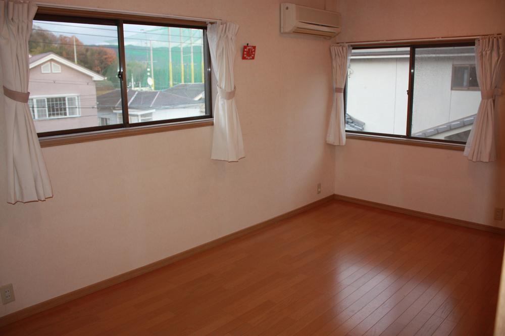 Non-living room. Indoor (12 May 2013) Shooting