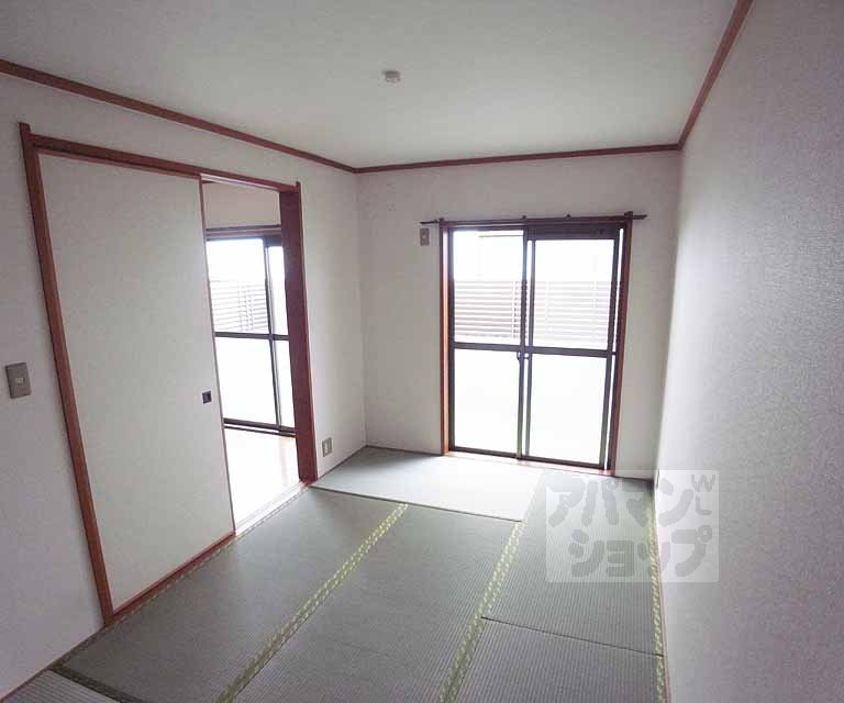 Living and room. Is a Japanese-style room.