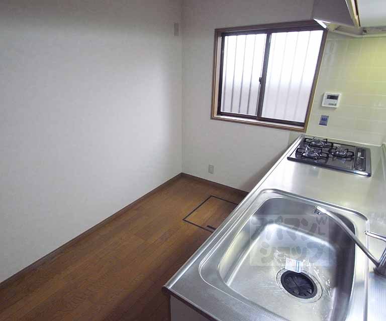 Kitchen. Convenient three-necked stove!