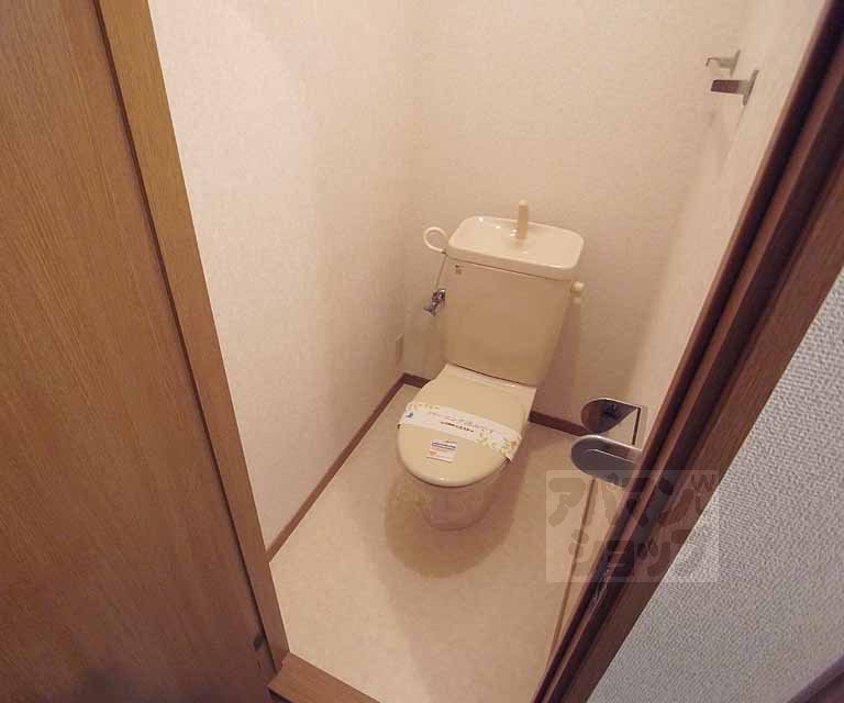 Toilet. Toilet.