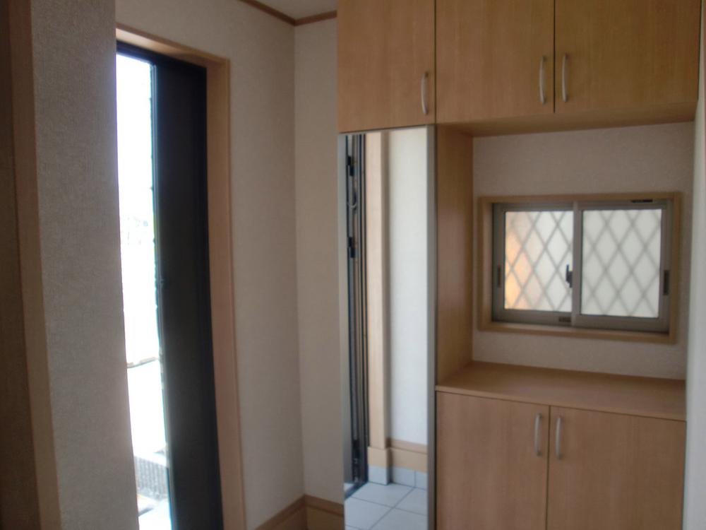 Entrance. Same specifications photos (entrance)