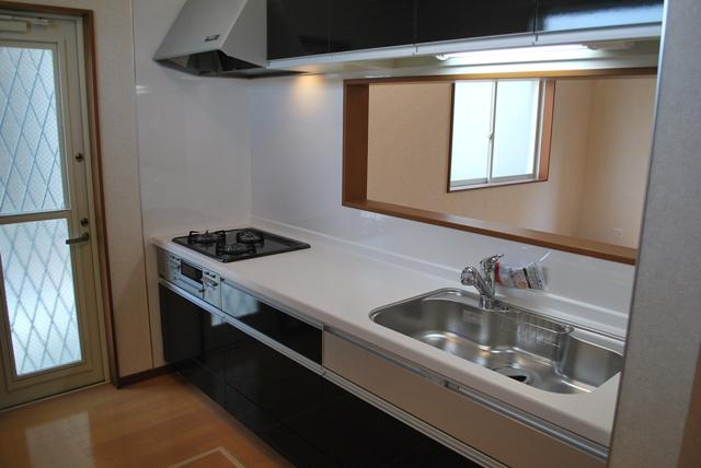 Same specifications photo (kitchen). Same specifications photo (kitchen) Storage plenty of system Kitchen