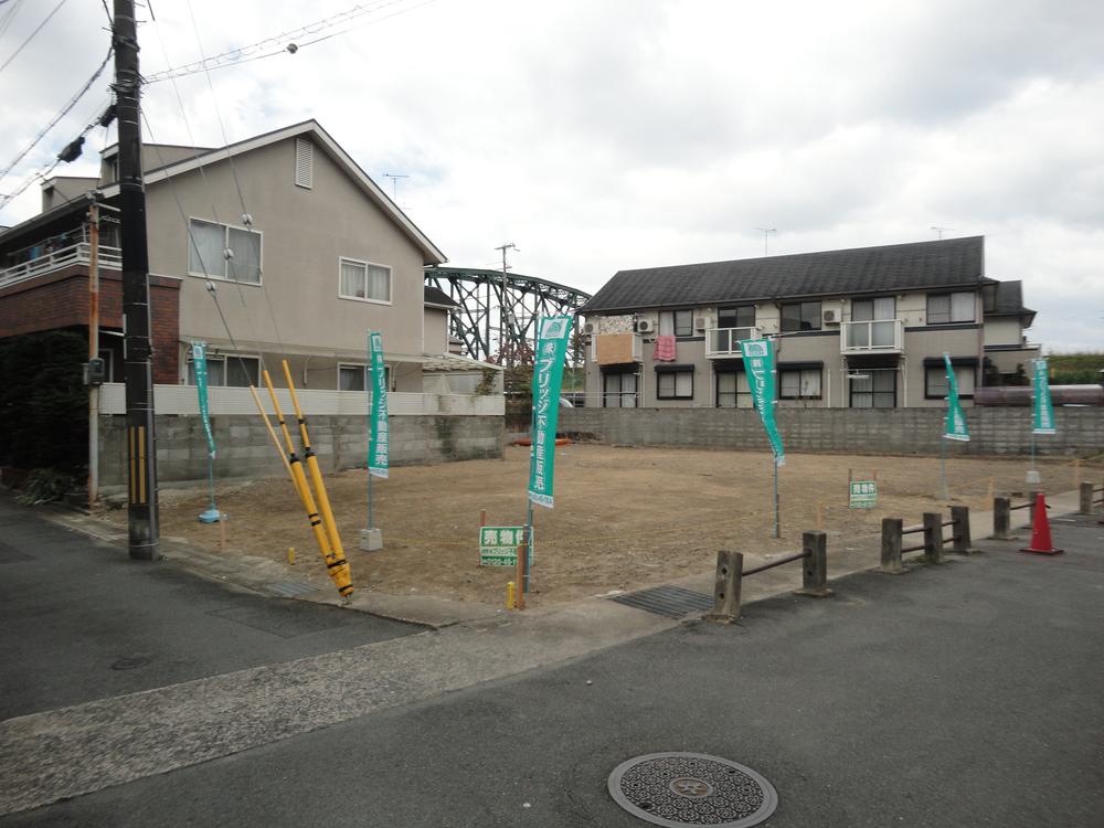 Local photos, including front road. Local Photos