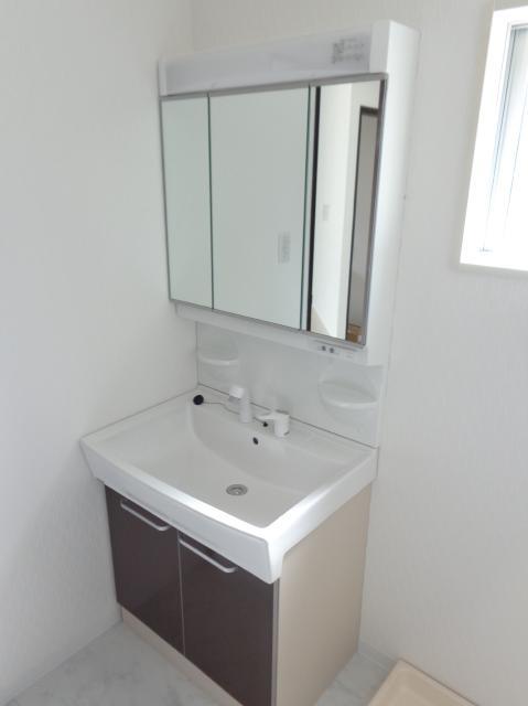 Wash basin, toilet. Indoor (11 May 2013) Shooting