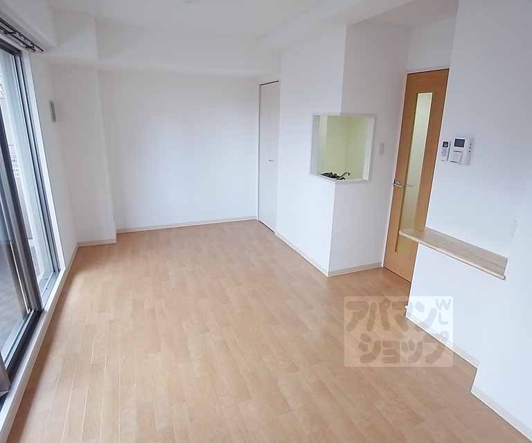 Living and room. South-facing bright rooms.