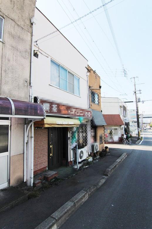 Local photos, including front road. Local streets photo