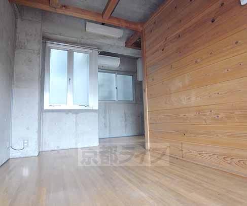 Living and room. Room of concrete driving range ・