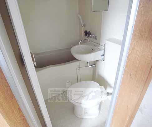 Bath. Unit is a bus ・