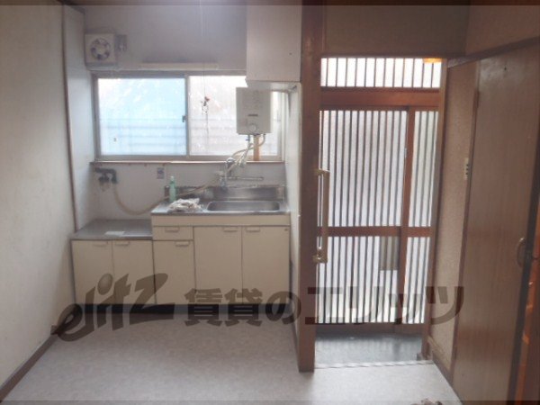 Other room space. Refrigerator yard