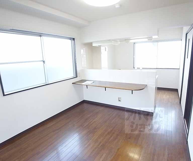 Living and room. A bright room.