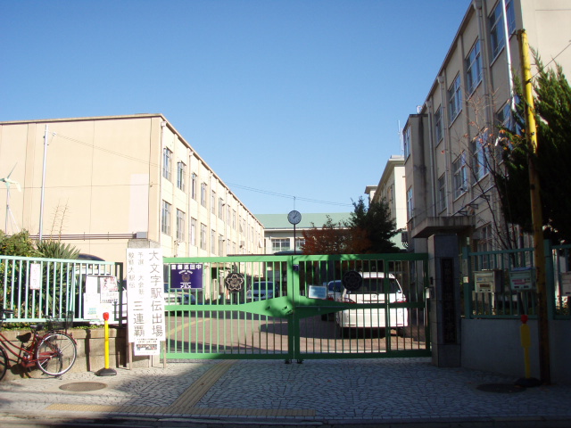 Primary school. Fukakusa to elementary school (elementary school) 420m